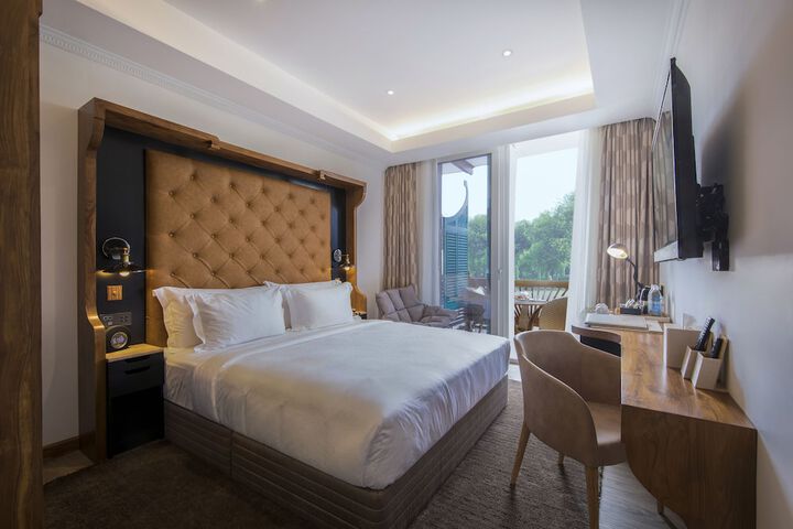 Room 5 of 50