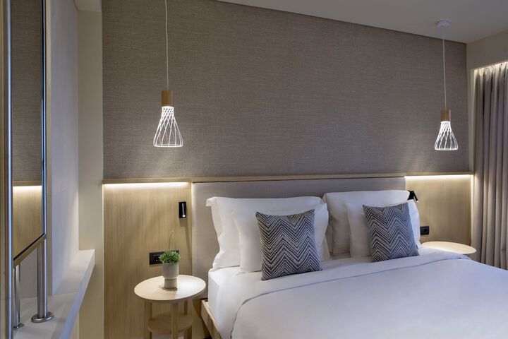 Room 3 of 340