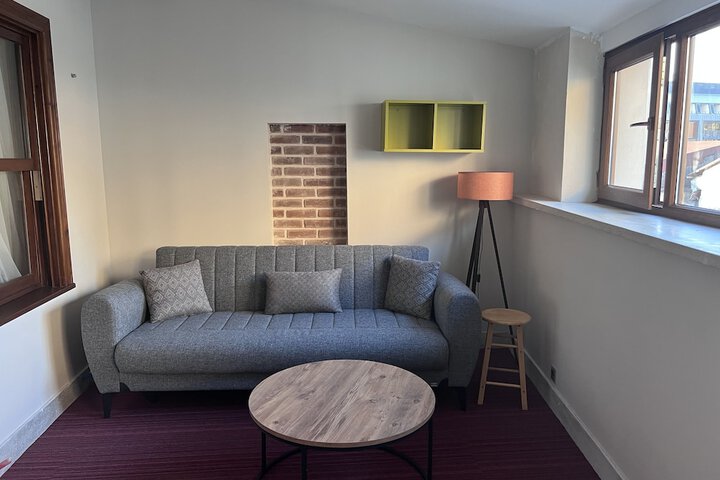 Room 32 of 47