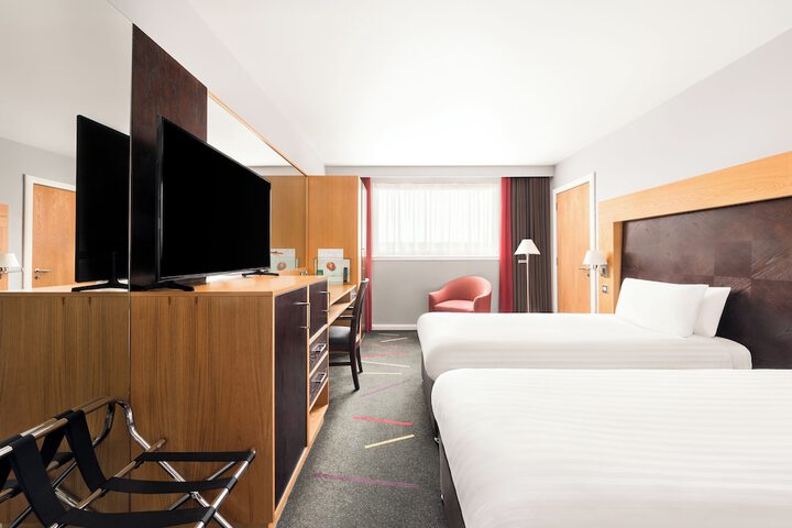 Room 33 of 99