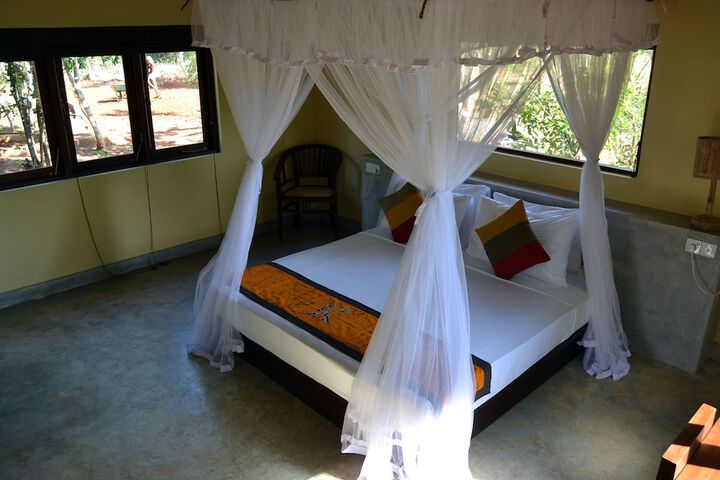 Room 10 of 33