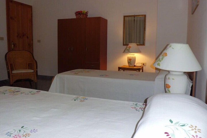 Room 3 of 16