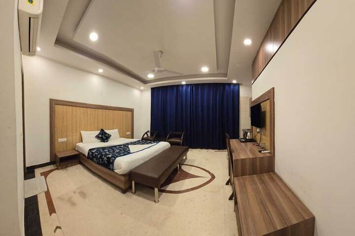 Room 5 of 20