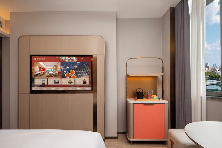 Room 15 of 89