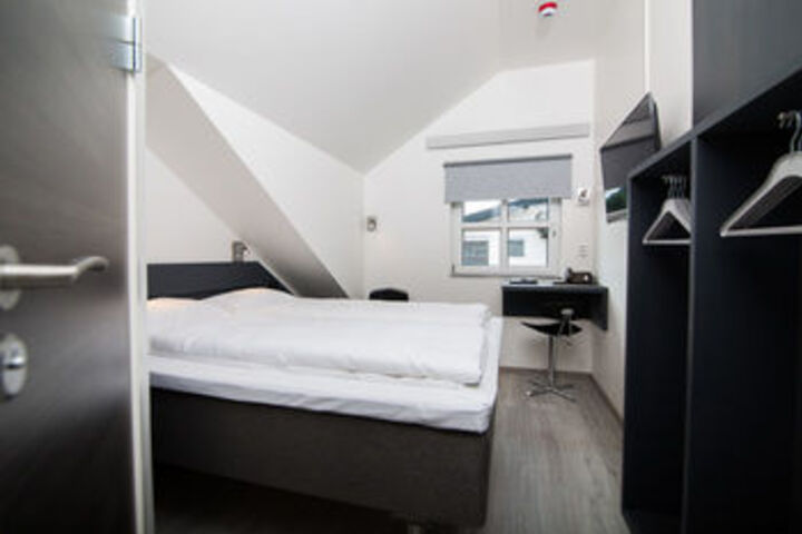 Room 21 of 38