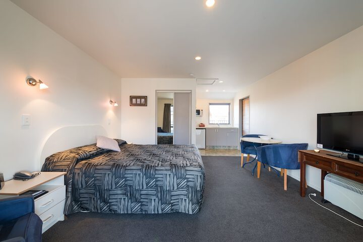 Room 13 of 36