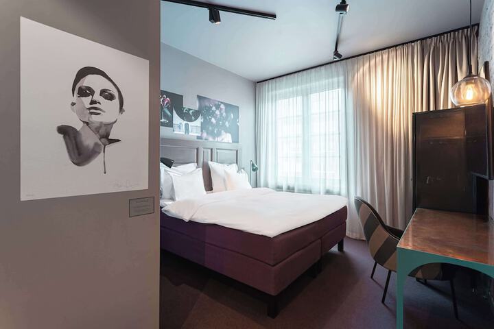 Room 10 of 94