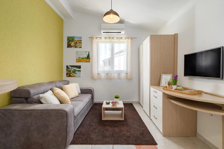 Room 2 of 12
