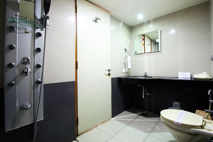 Room 35 of 61