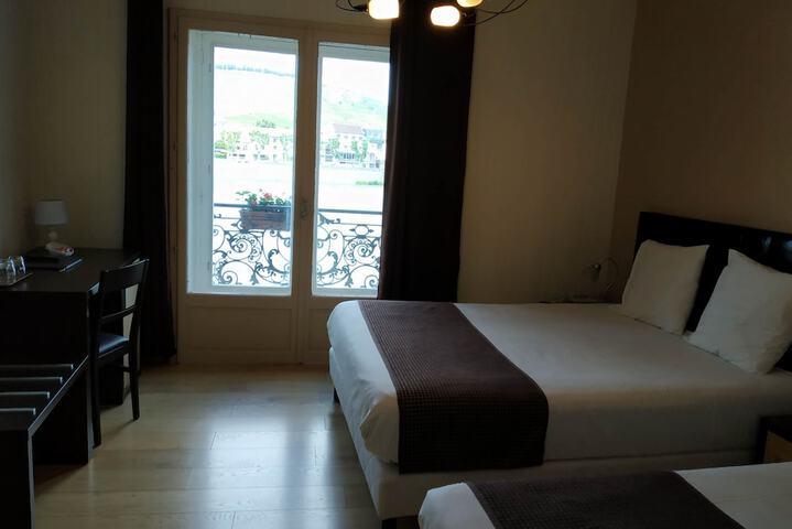 Room 8 of 43