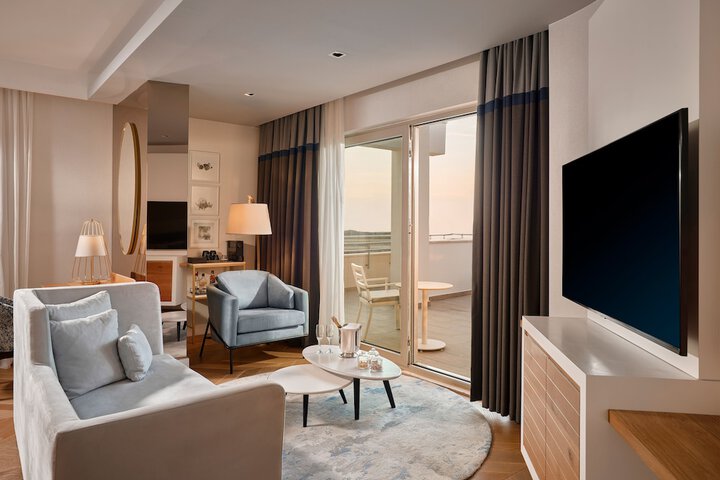 Room 160 of 551
