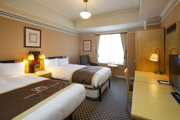 Room 28 of 87