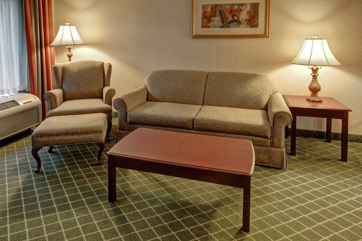 2 Queen Beds Mobility Hearing Accessible Tub (6 of 8)