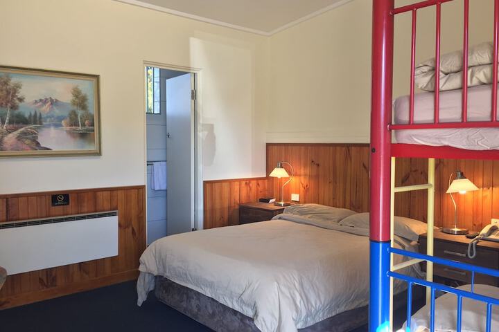 Room 42 of 123
