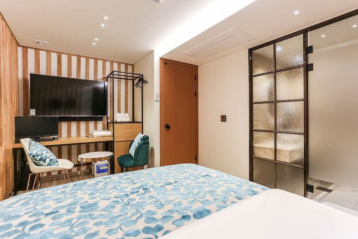 Room 25 of 44