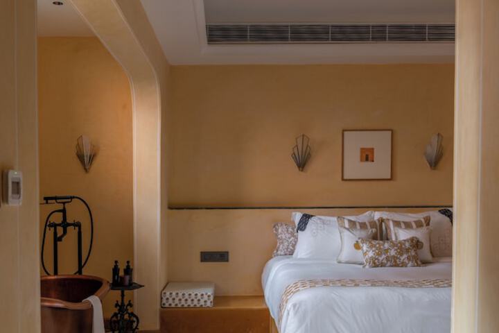 Room 13 of 64