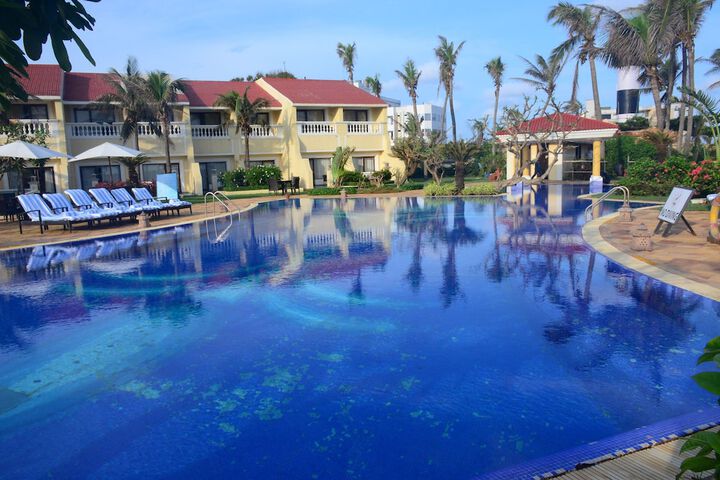 Hotel Pool
