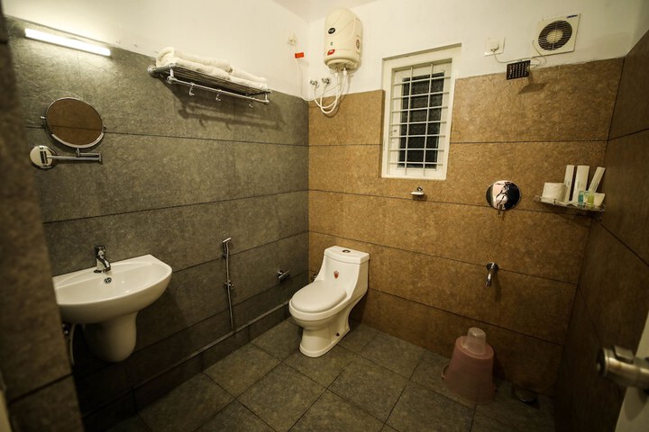 Room 12 of 25