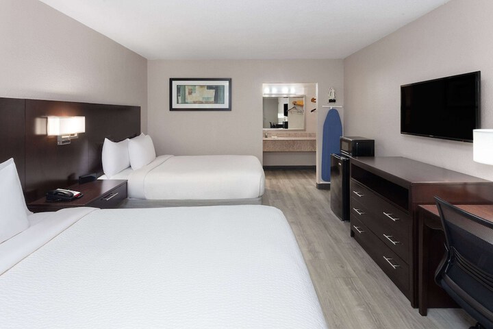 2 Double Beds Deluxe Room (10 of 10)