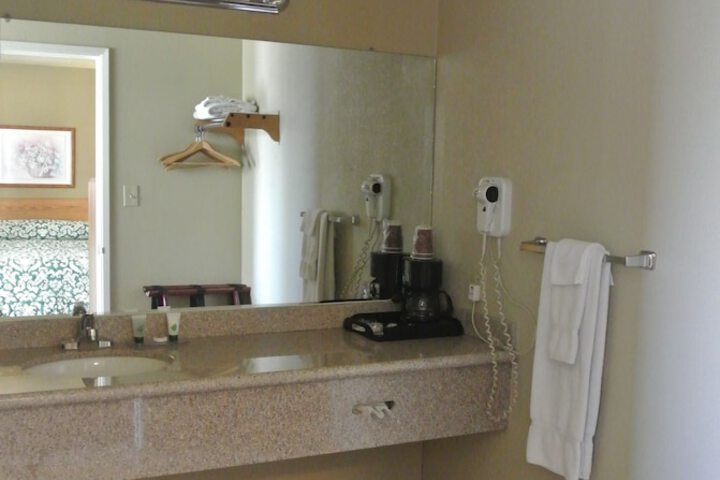 Bathroom sink