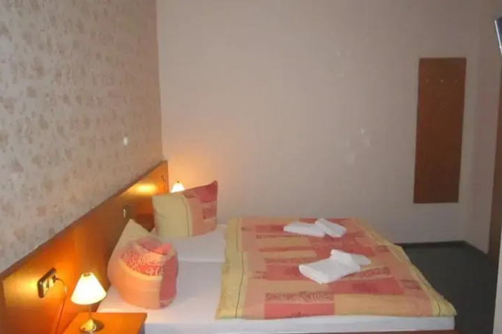 Room 2 of 9