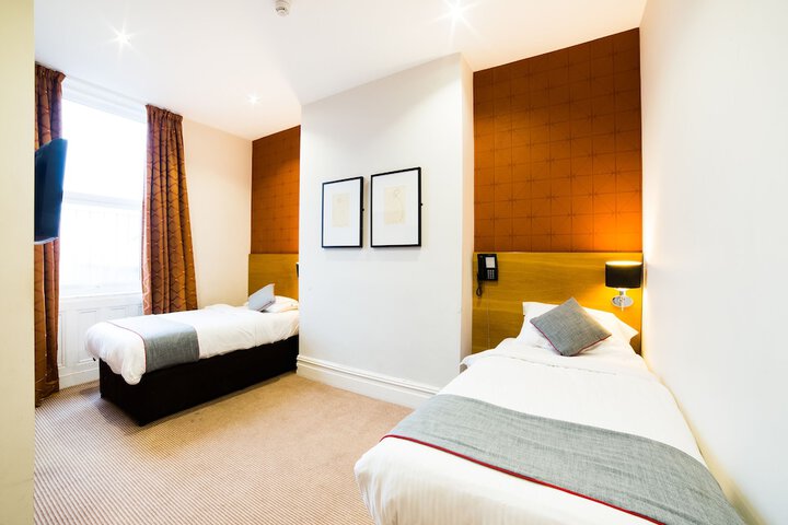 Room 15 of 48