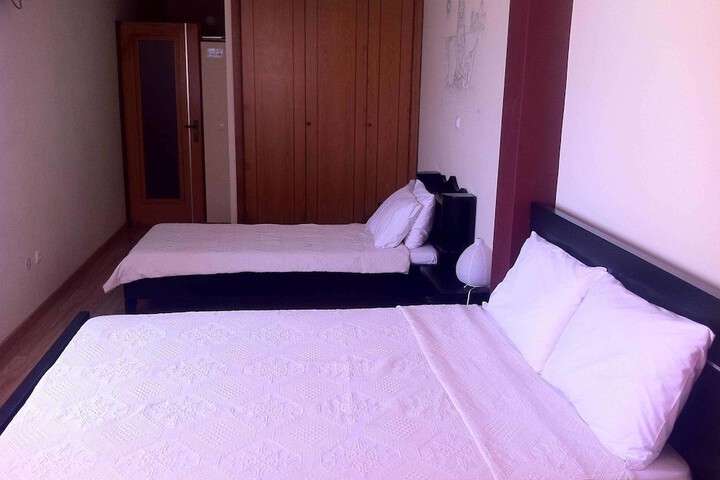 Room 9 of 18