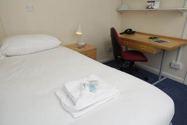 Room 4 of 16