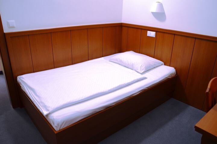 Room 5 of 101
