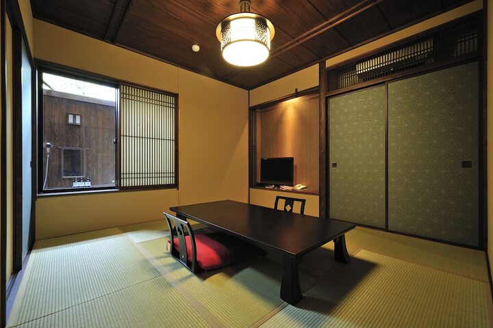 Room 10 of 165