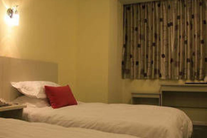 Room 8 of 17