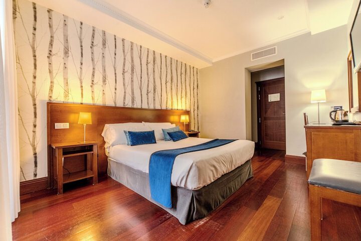 Room 8 of 27
