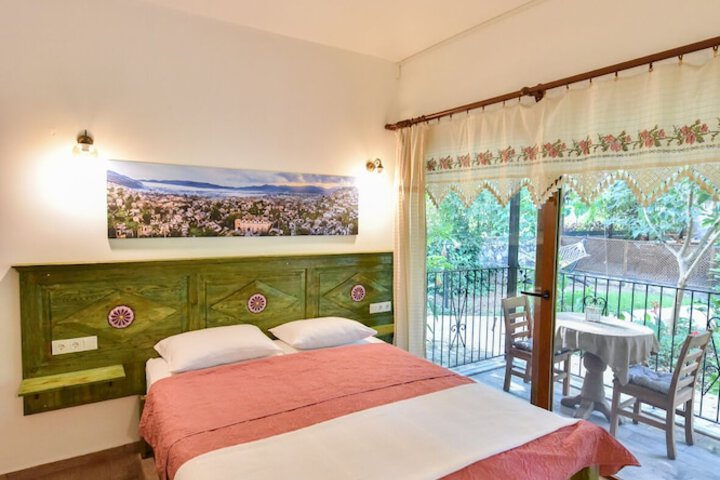 Room 14 of 90