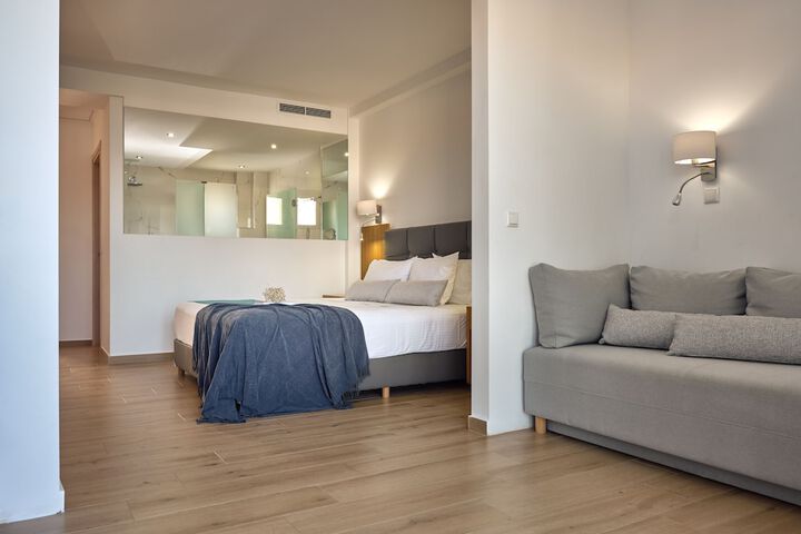 Room 34 of 105