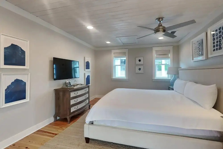 Room 3 of 20
