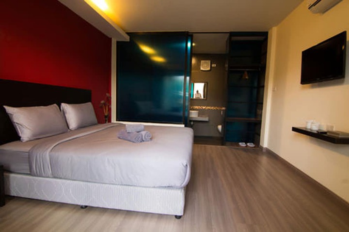 Room 6 of 47