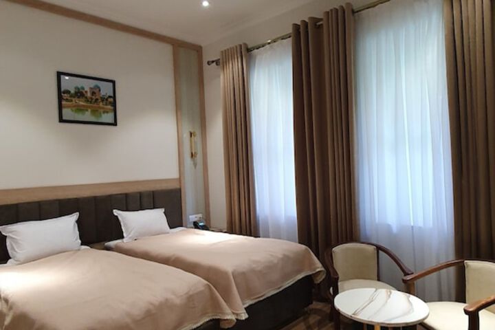 Room 4 of 13
