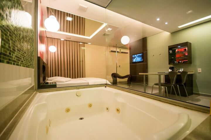 Room 10 of 42
