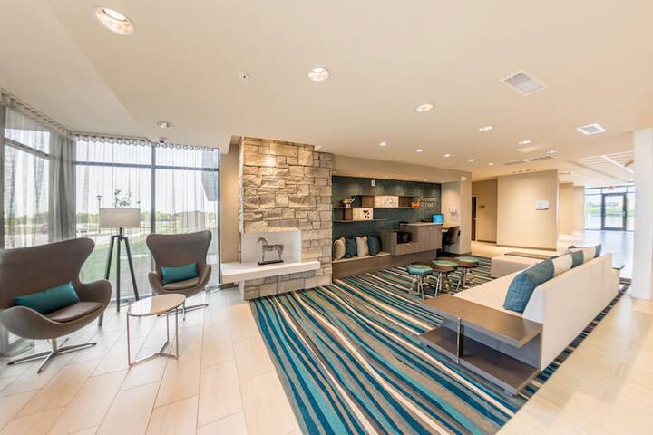 Lobby lounge