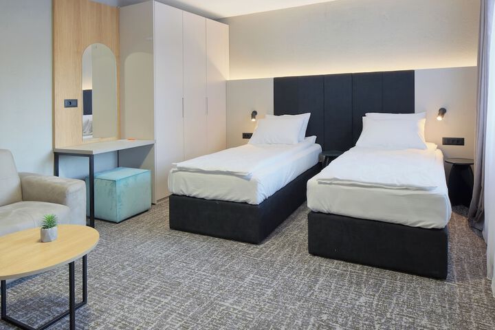 Room 30 of 80
