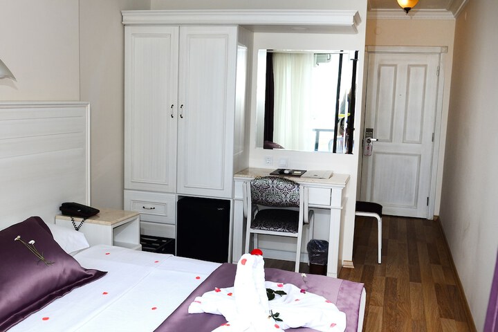Room 12 of 46