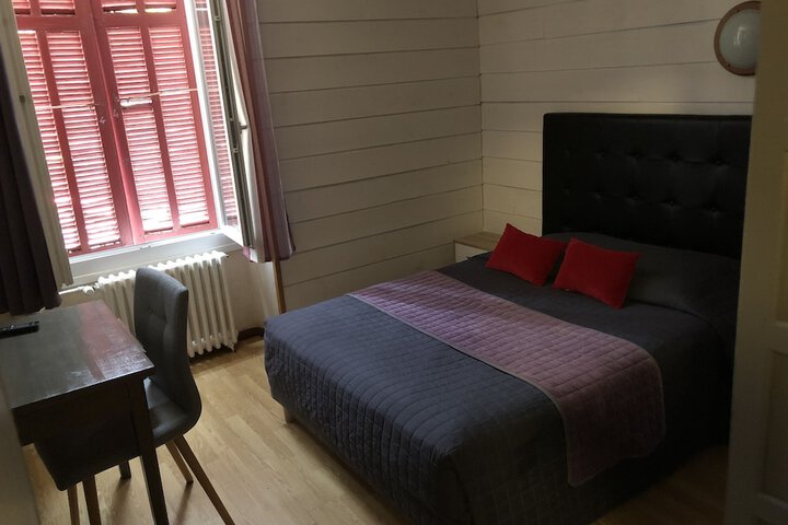 Room 4 of 20