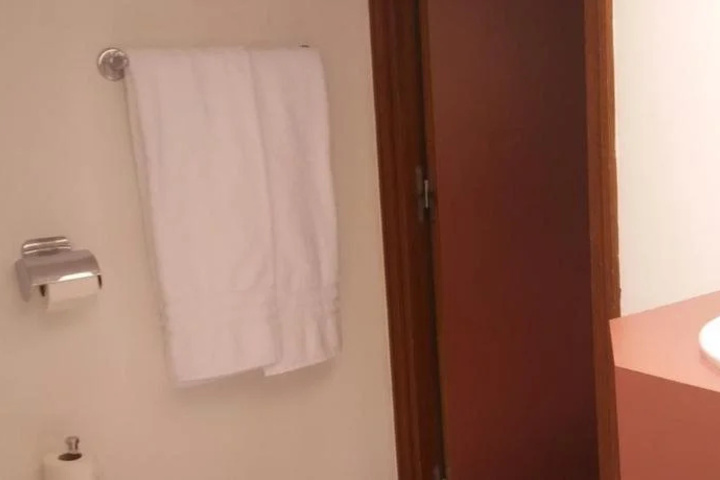 Room 8 of 15