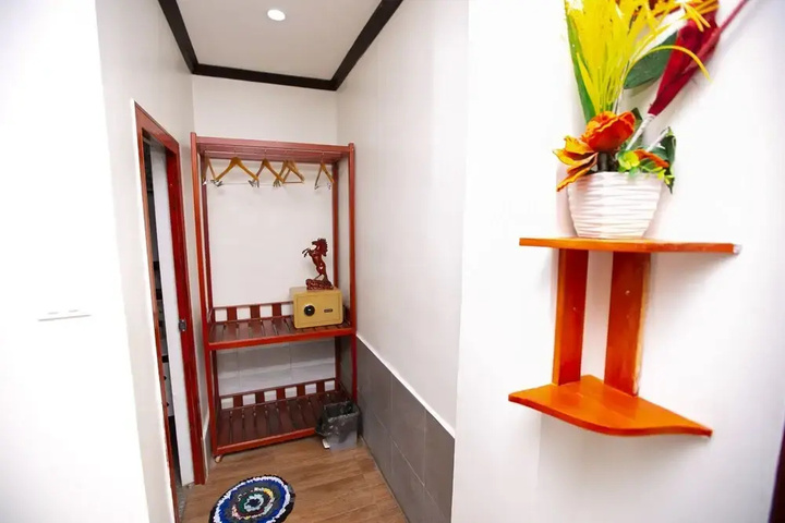 Room 18 of 35