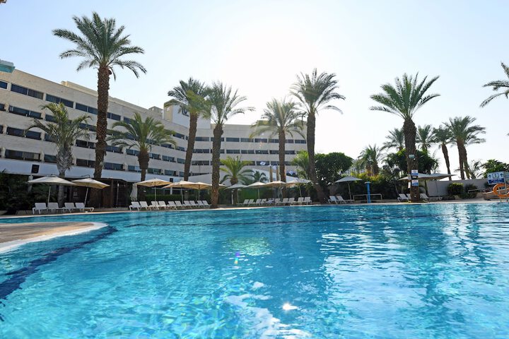 Hotel Pool