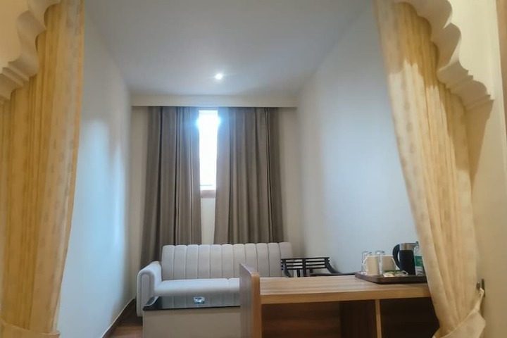 Room 14 of 27