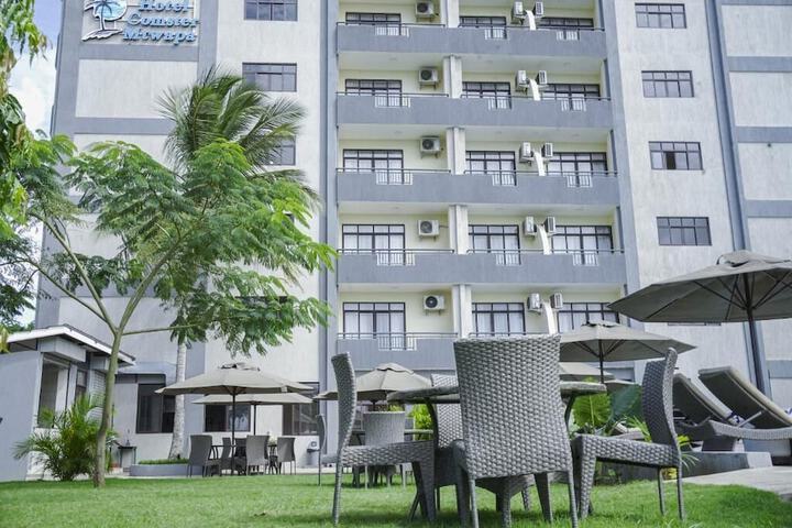 Hotel Exterior 53 of 53