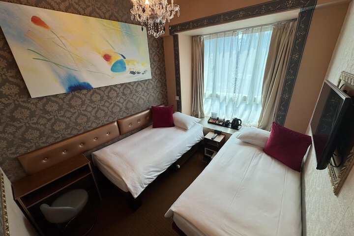 Room 10 of 25