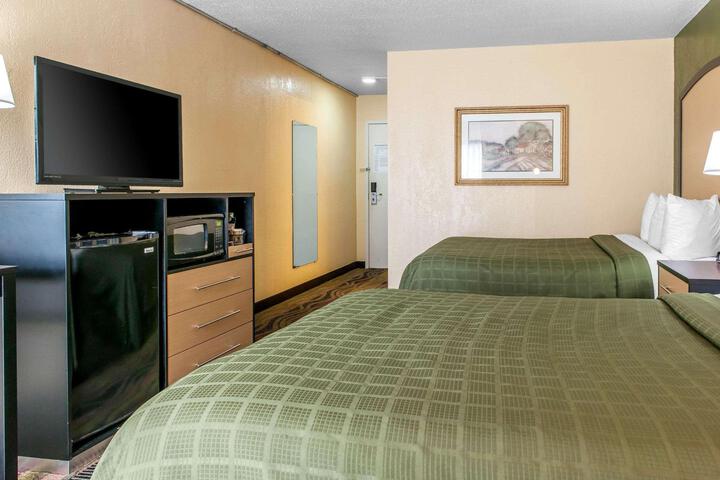 2 Double Beds (2 of 5)