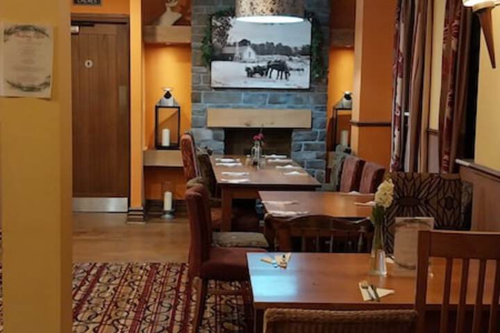 Dining 4 of 7